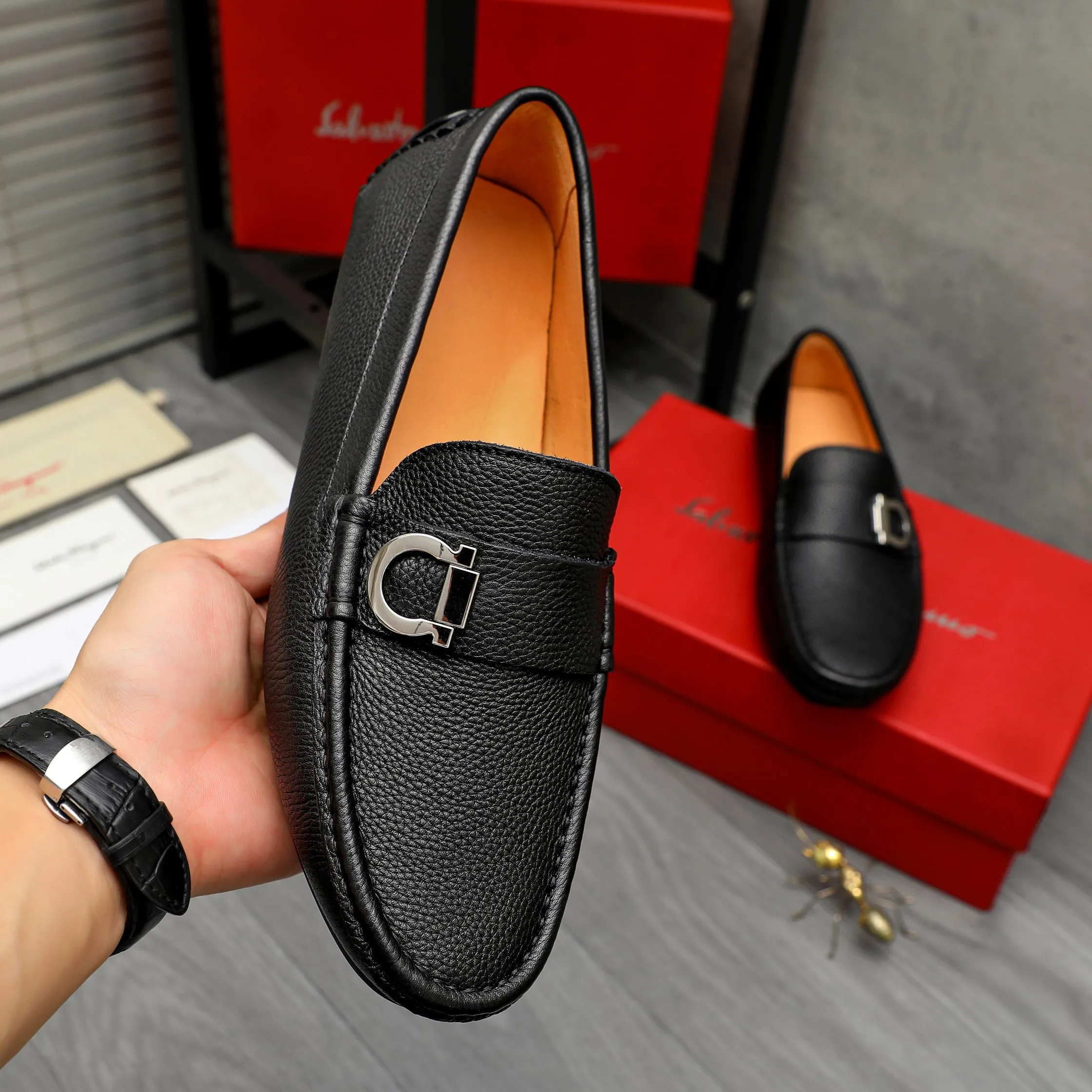 Men's shoes 💰380 Product trademark: Ferragamo "Ferragamo" casual slip-on shoes Regular size: 38-45 (45 is custom-made and non-returnable) Product materials: Selected high-quality pebbled cowhide upper, pigskin lining, rubber outsole